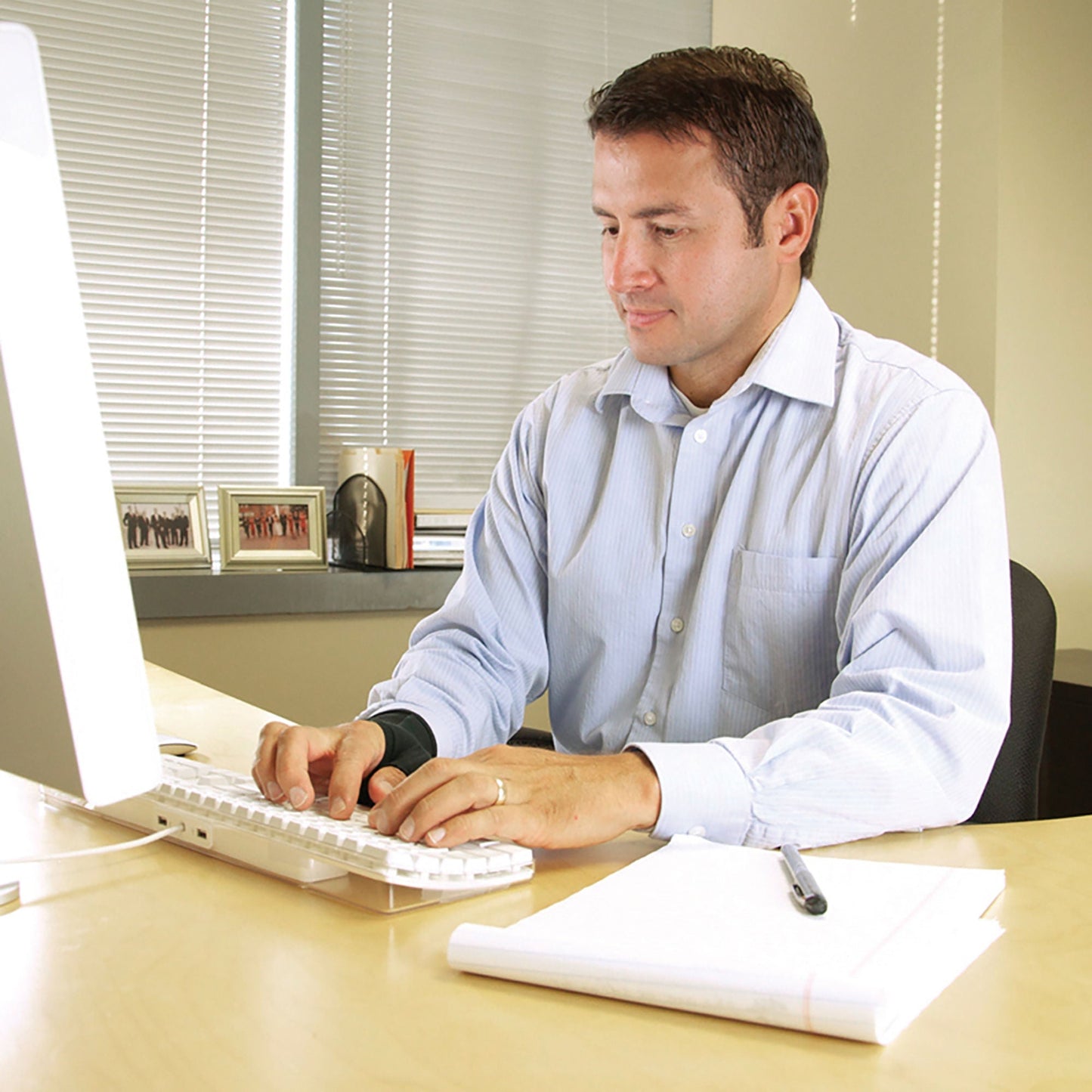 IMAK® Compression Arthritis Thumb Cotton Compression Gloves, Black - view 4