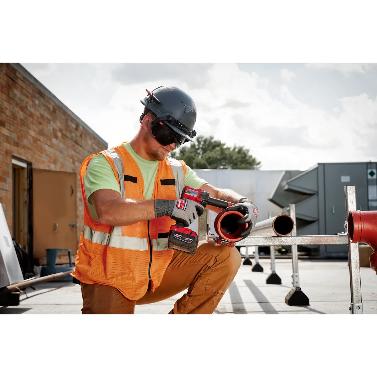 Milwaukee BOLT Eye Visor - Tinted Dual Coat Lens (Compatible with Safety Helmets & Hard Hats) 48-73-1415