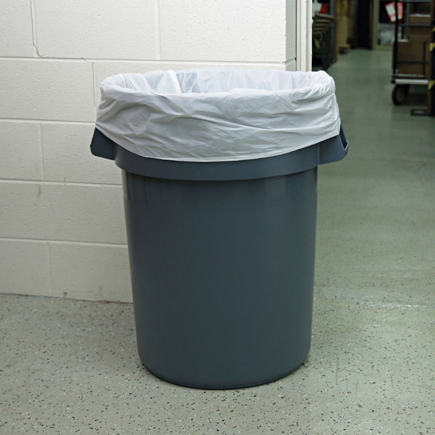 Boardwalk Trash Bag 60 gal. 0.70 mil White Industrial Strength Star Seal Bottom Flat Pack