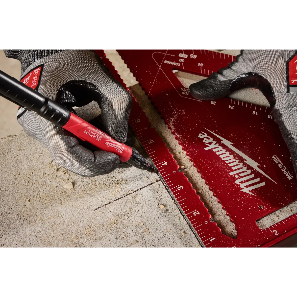 Milwaukee INKZALL Double Sided Black Jobsite Marker – Ultra Fine & Fine Point 48-22-3115