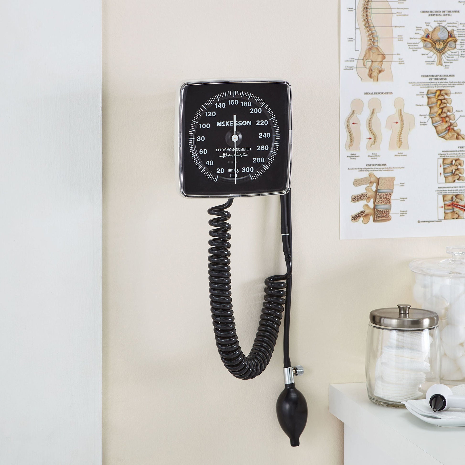 McKesson Lumeon™ Aneroid Sphygmomanometer