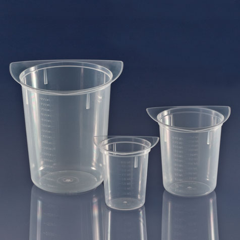 Plastic Beakers, Three-Corner Clarified PP, Graduated — 50–1000 mL, 12/Pack | Globe Scientific