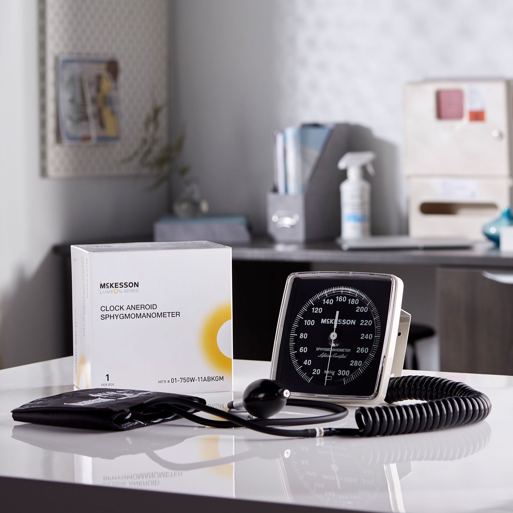McKesson Lumeon™ Aneroid Sphygmomanometer